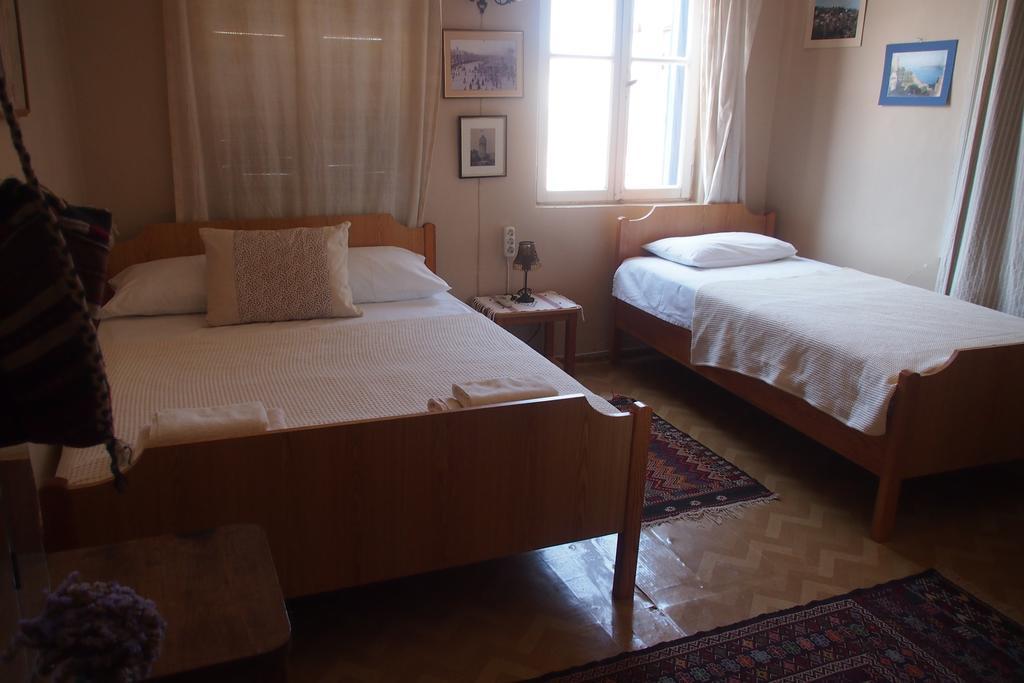 Istanbul Pension Айвалык Экстерьер фото