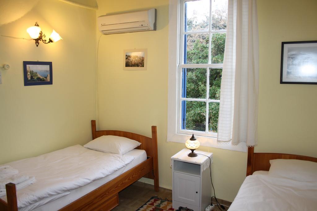 Istanbul Pension Айвалык Номер фото