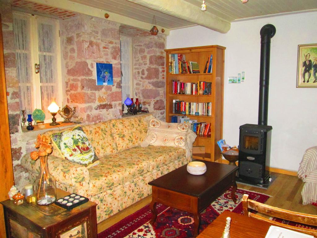 Istanbul Pension Айвалык Экстерьер фото