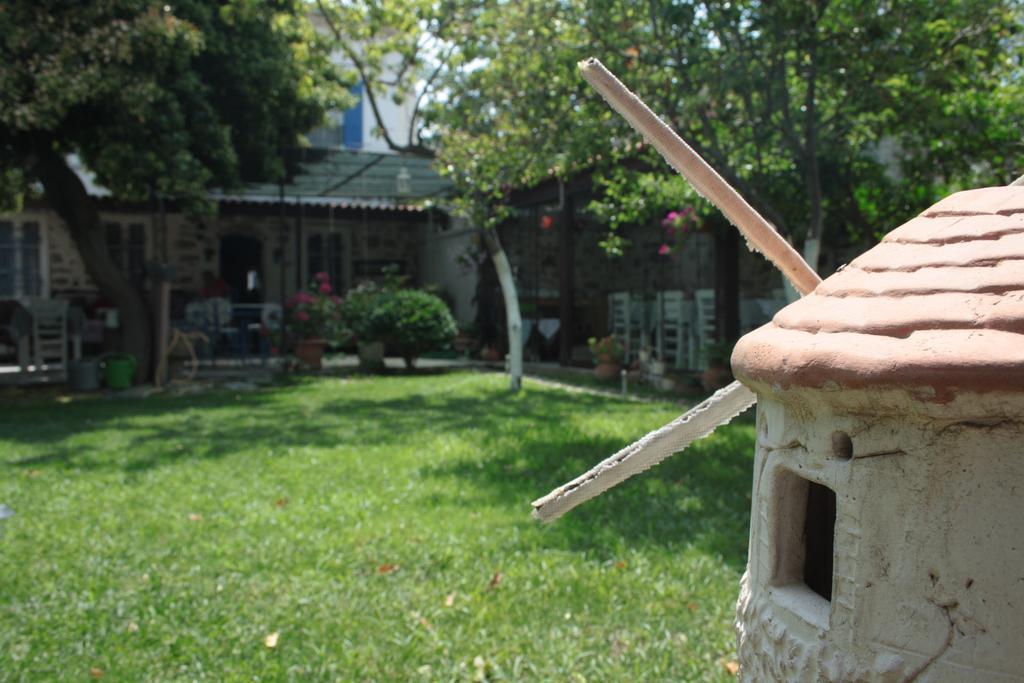 Istanbul Pension Айвалык Экстерьер фото