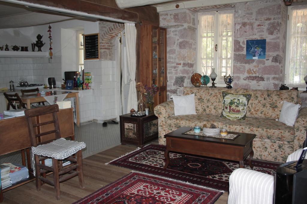 Istanbul Pension Айвалык Экстерьер фото