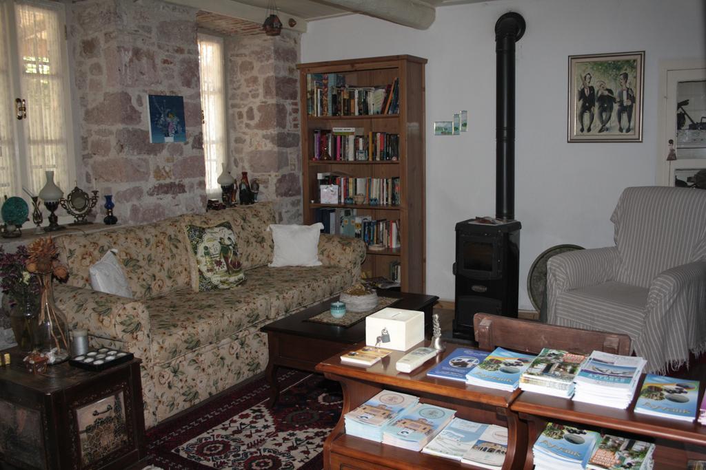 Istanbul Pension Айвалык Экстерьер фото